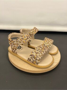 Livie & Luca Posey Leather Sandals 
Leopard Shimmer size 9 toddler new